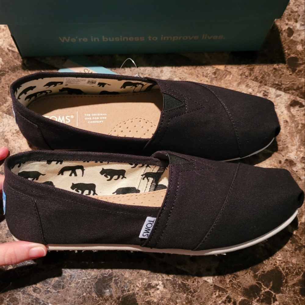 NWT Black Toms